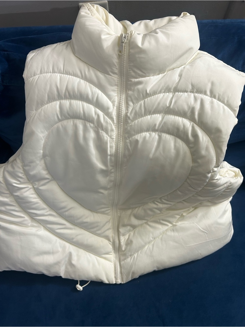 🦙🦙🦙Madden Girl Women's White Puffer Vest with Heart Quilting